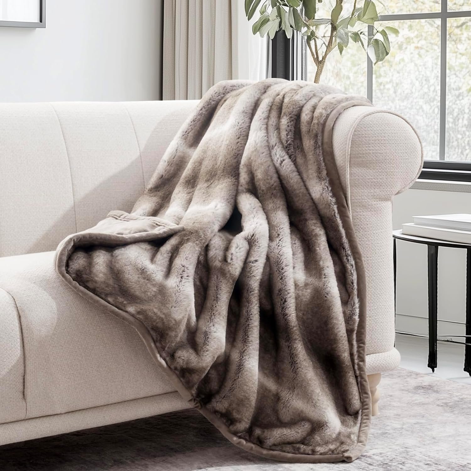 Ultra Soft Luxury Fluffy Mink Faux Fur Throw Blanket, Thick Warm Fall Winter Blankets for Bed, Couch, Cozy Plush Reversible Blanket for Chair, Sofa (Ombré Hazel Brown, 60"x80")